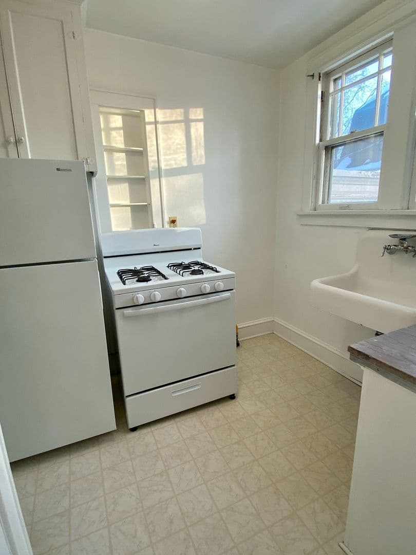Madison Apartment: 450 N. Few St.