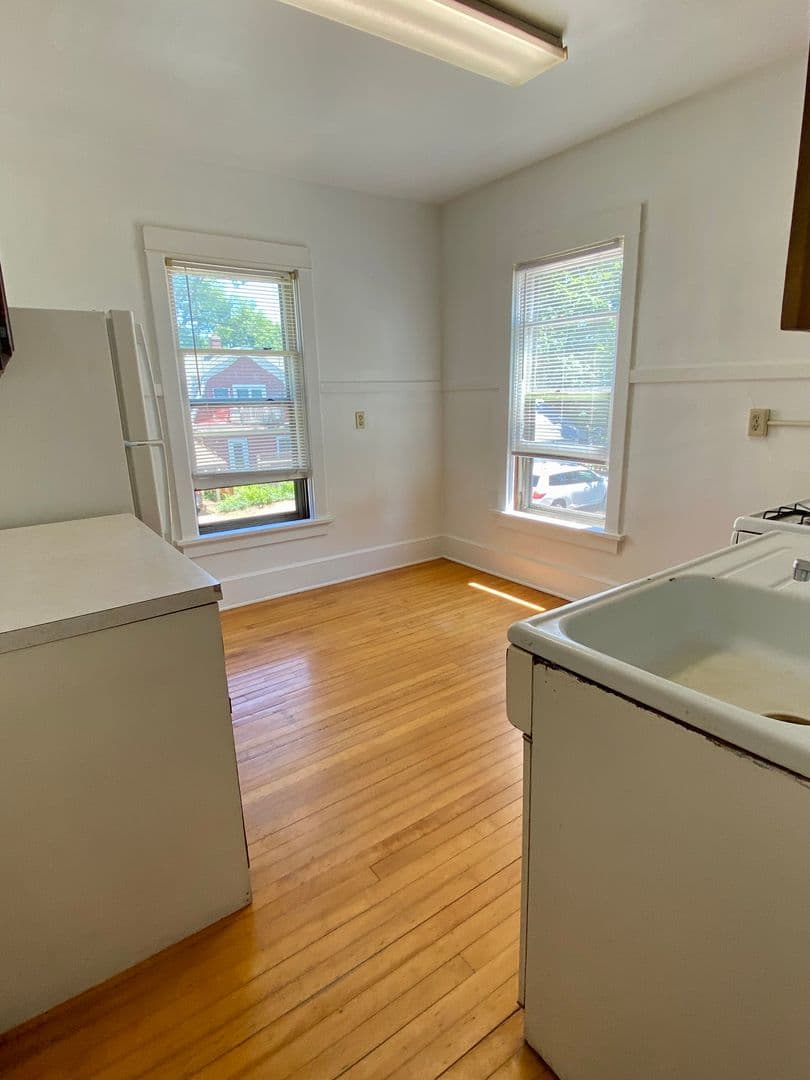Madison Apartment: 941 E. Gorham St.