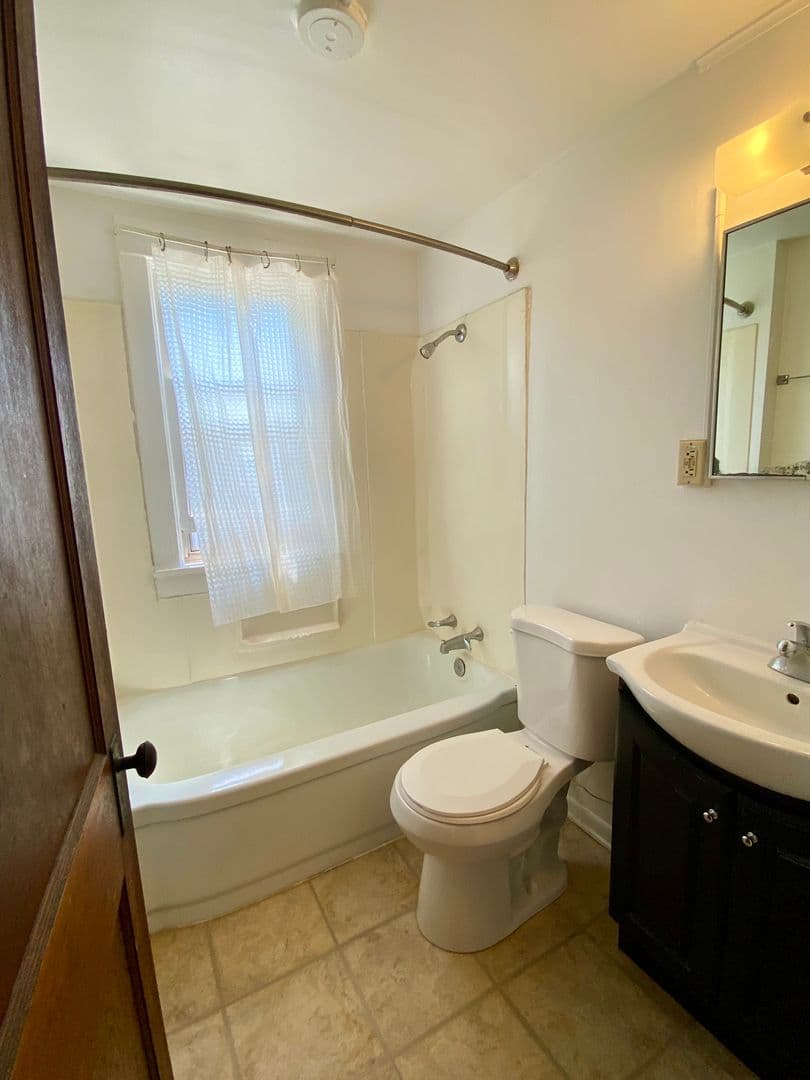 Madison Apartment: 941 E. Gorham St.