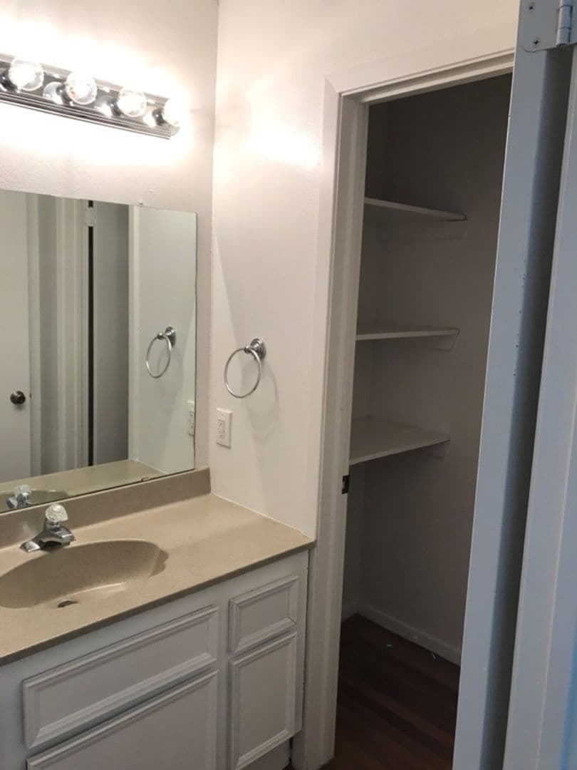 Lubbock Apartment: 4304 18th Street
