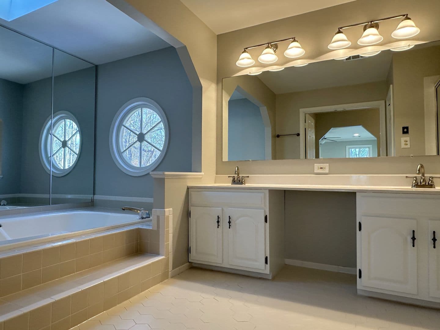 Great Falls House: 11560 Holly Briar Lane