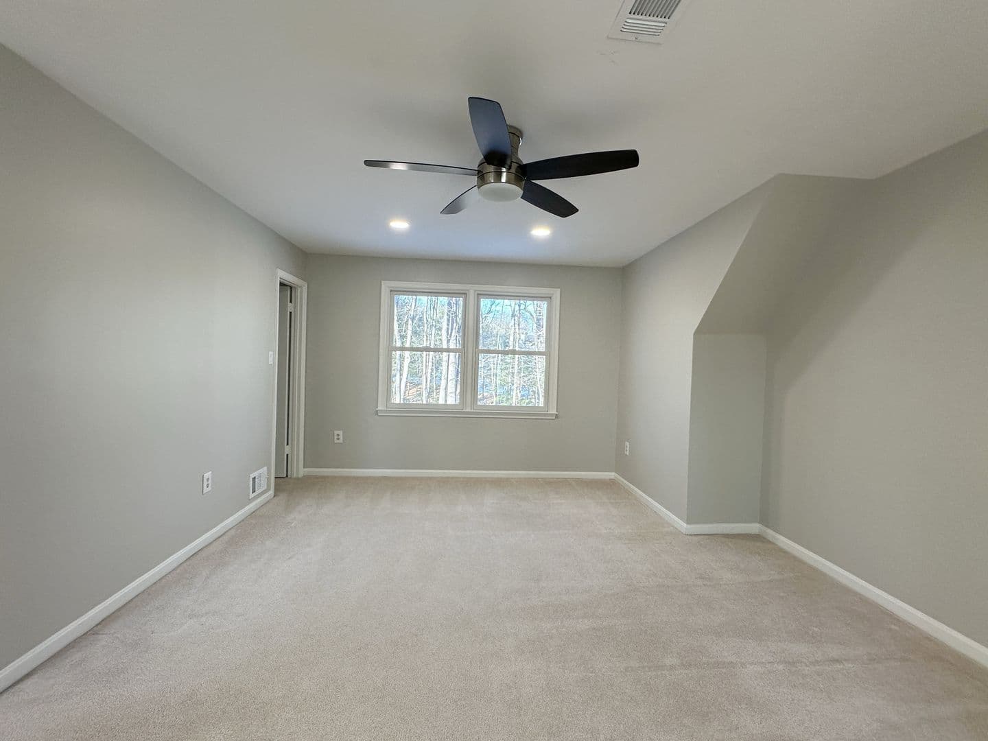 Great Falls House: 11560 Holly Briar Lane
