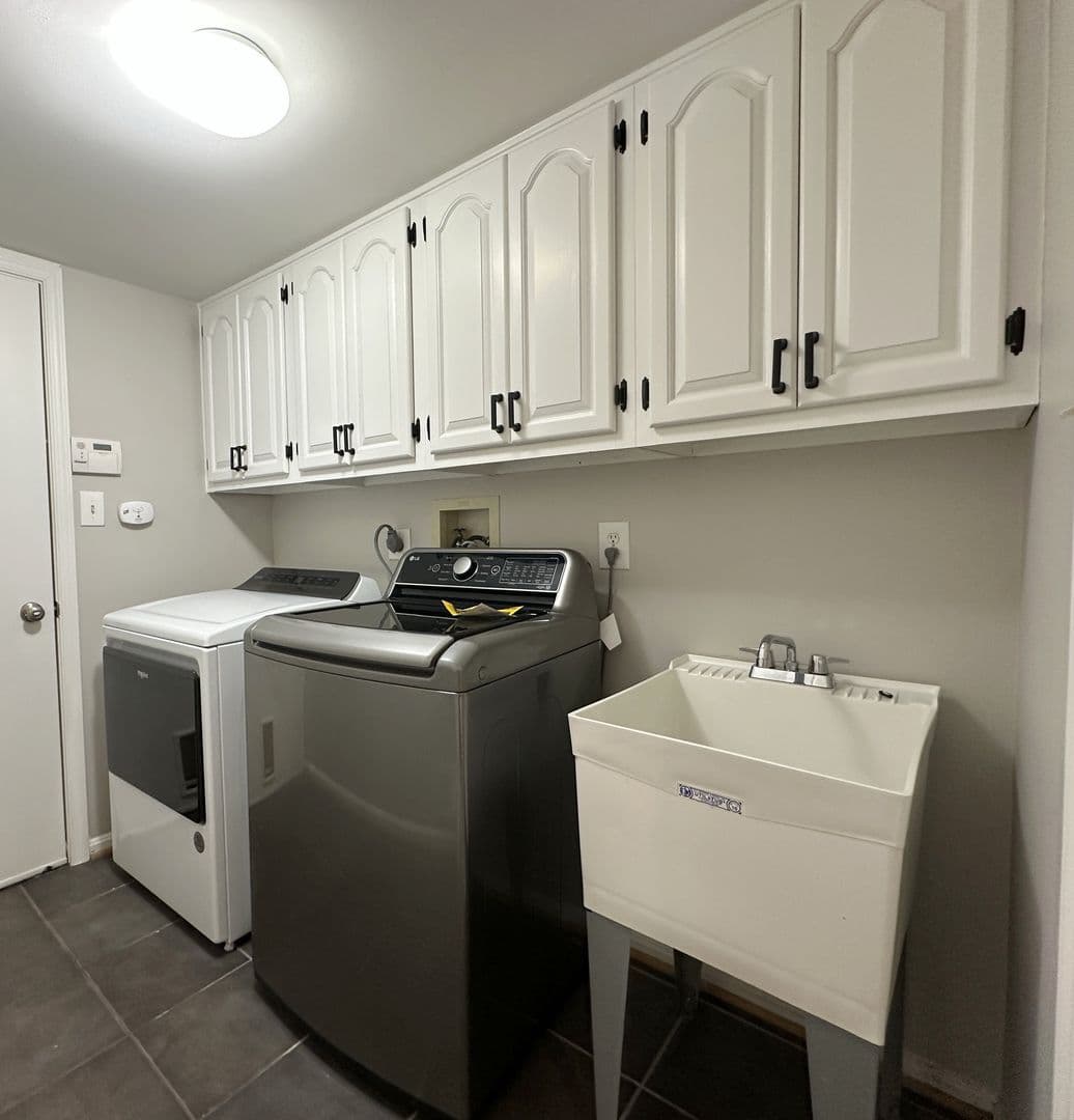 Great Falls House: 11560 Holly Briar Lane