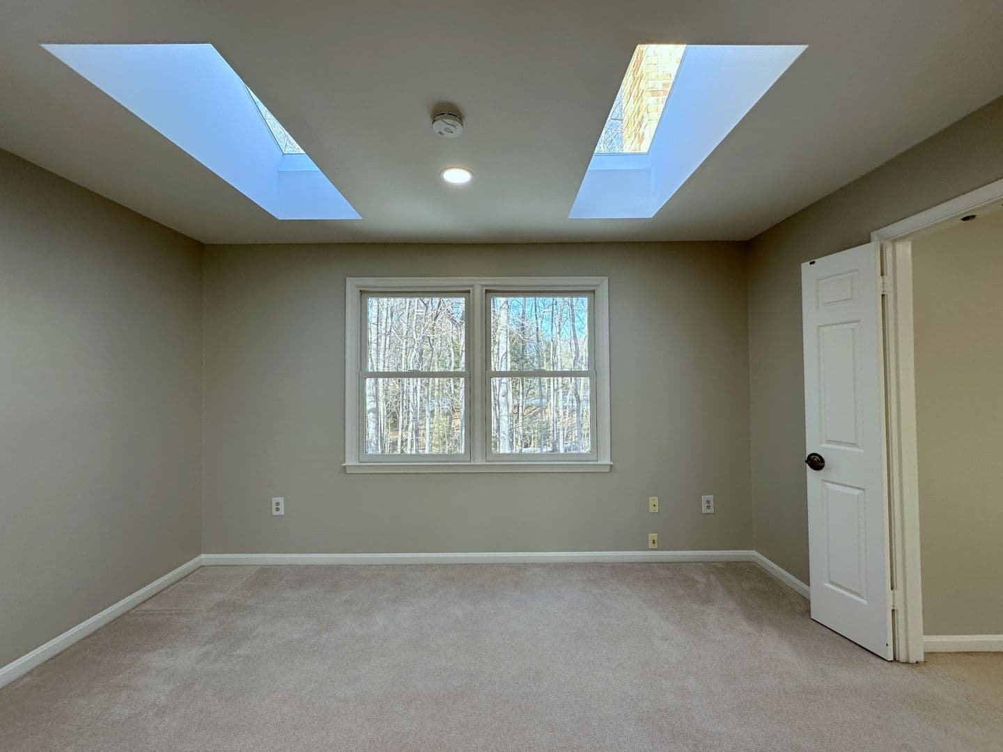 Great Falls House: 11560 Holly Briar Lane