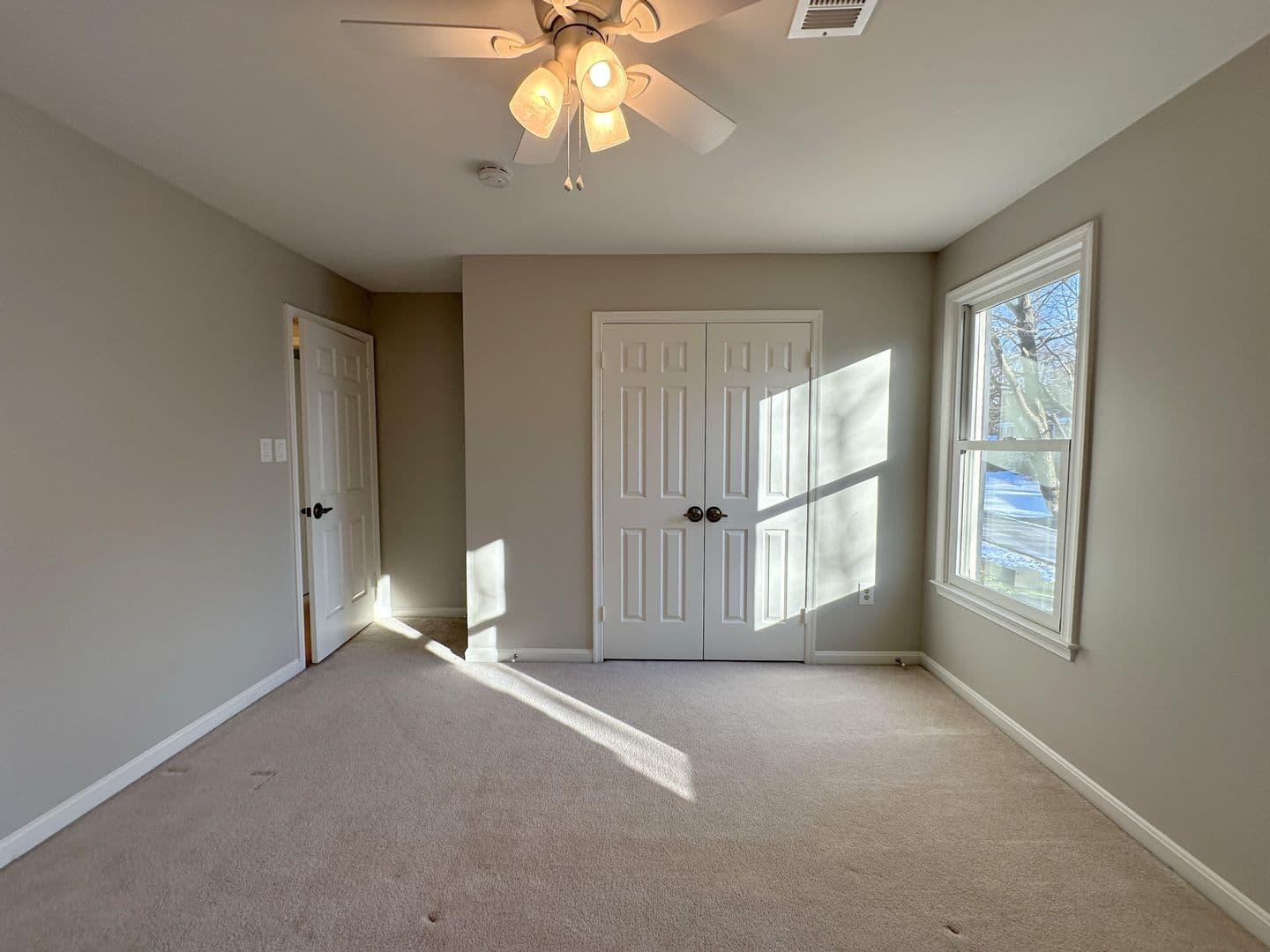 Great Falls House: 11560 Holly Briar Lane