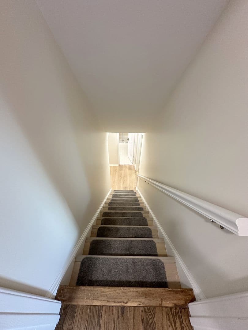Great Falls House: 11560 Holly Briar Lane