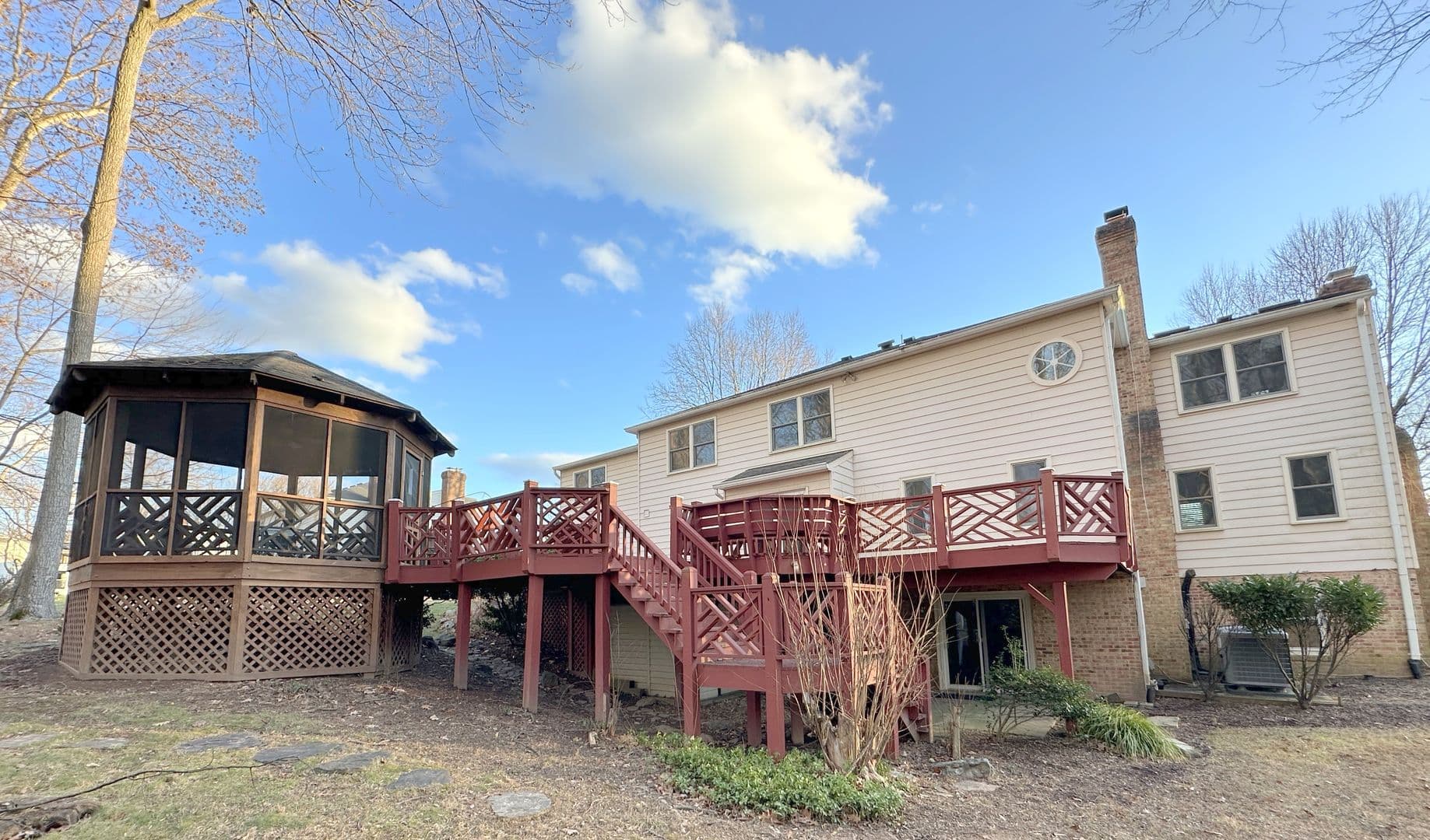 Great Falls House: 11560 Holly Briar Lane