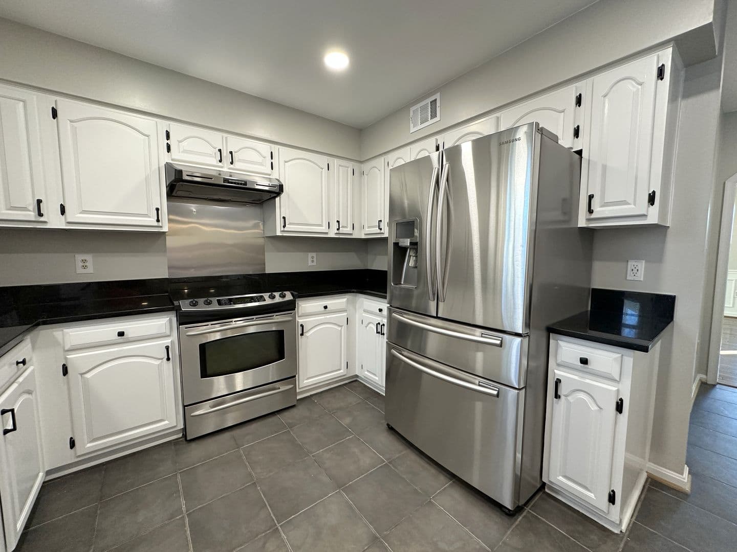 Great Falls House: 11560 Holly Briar Lane