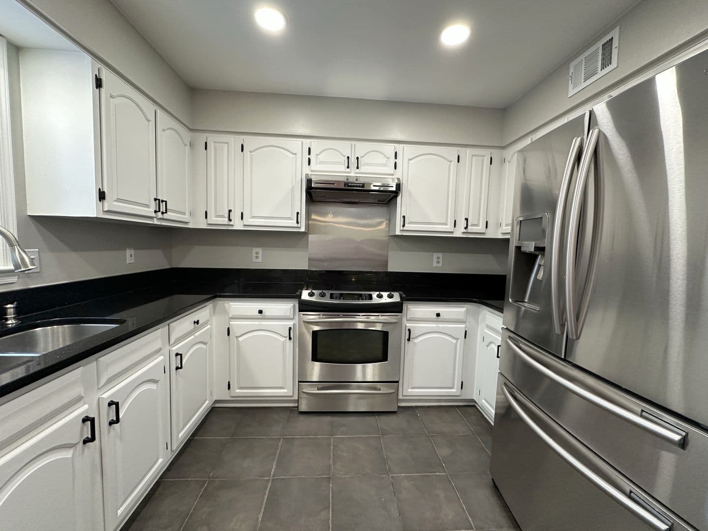 Great Falls House: 11560 Holly Briar Lane