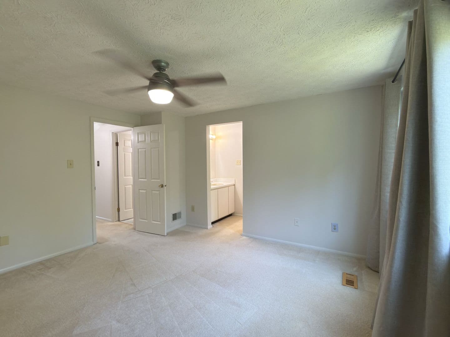 Fairfax Townhome: 5519 Inverness Woods Ct