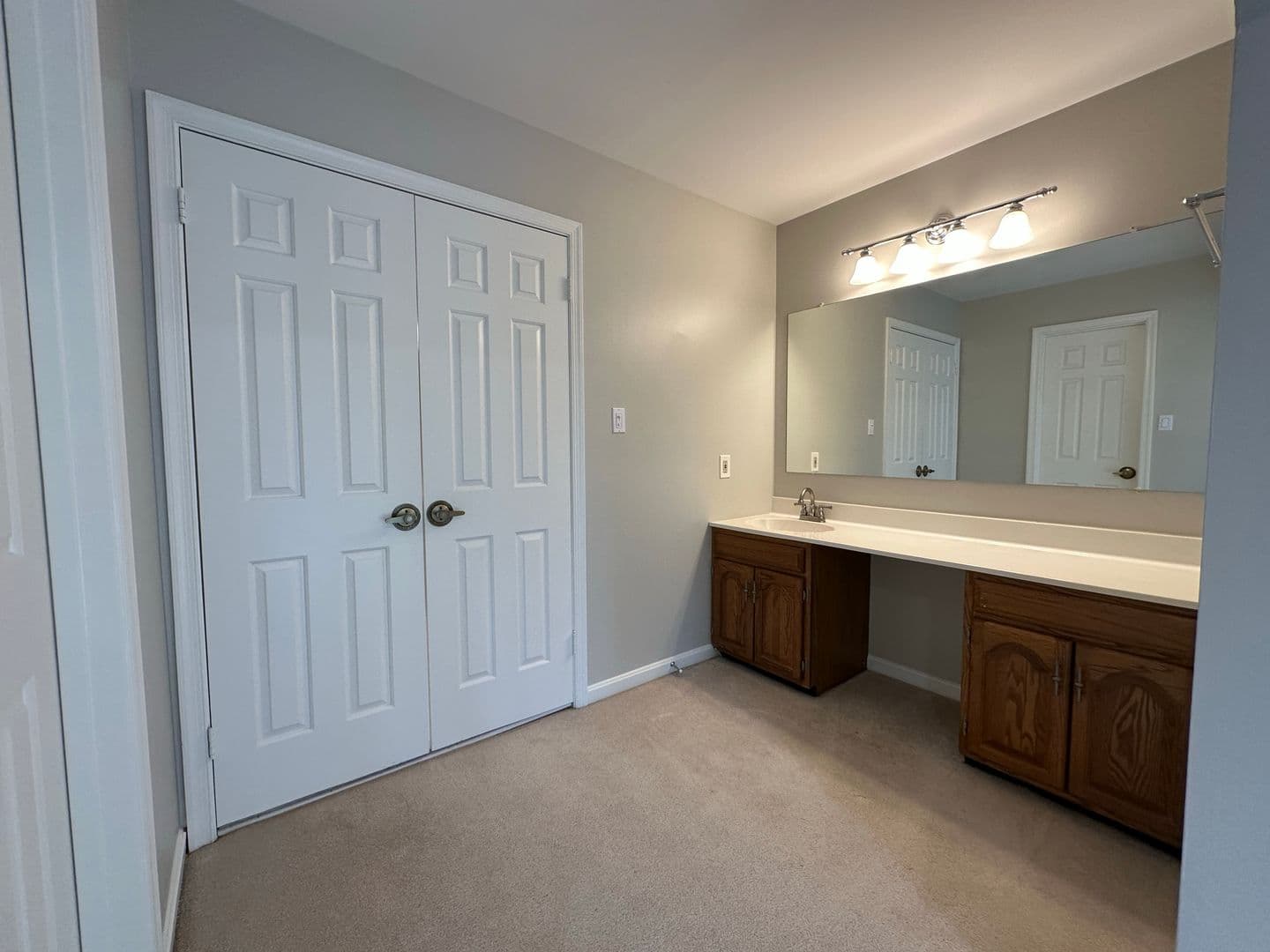 Great Falls House: 11560 Holly Briar Lane