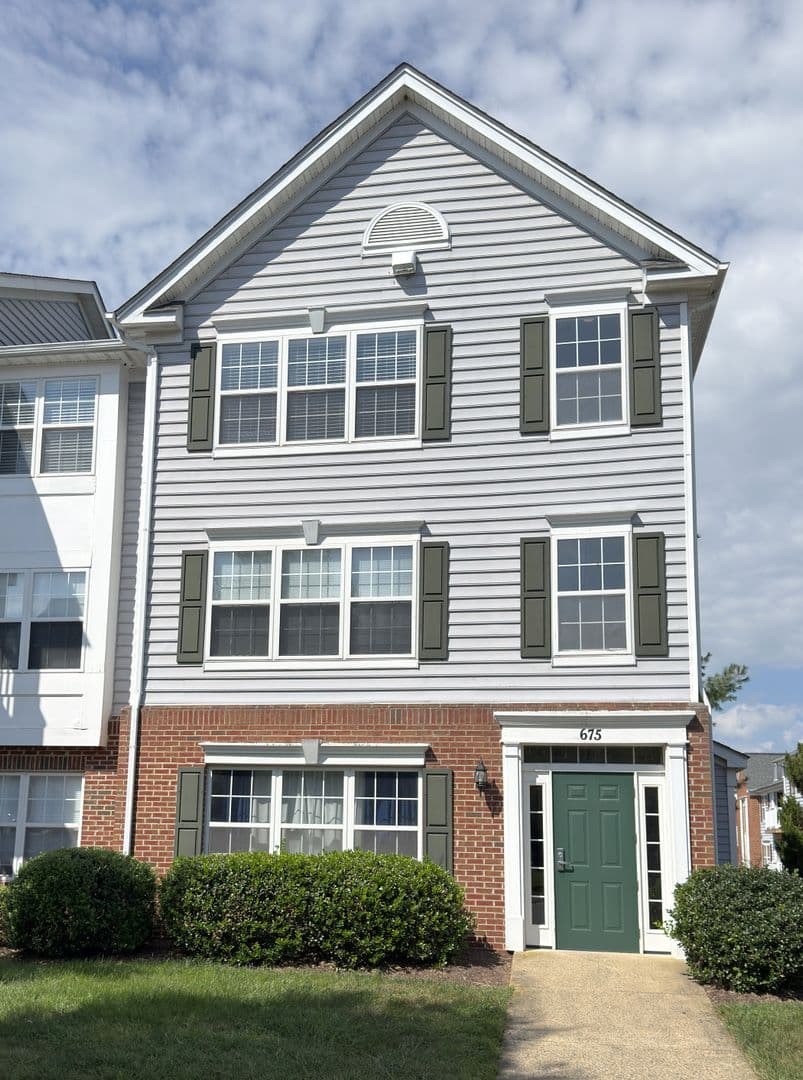 Leesburg Condo: 675 CONSTELLATION SQ SE