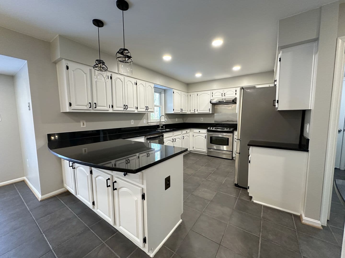 Great Falls House: 11560 Holly Briar Lane