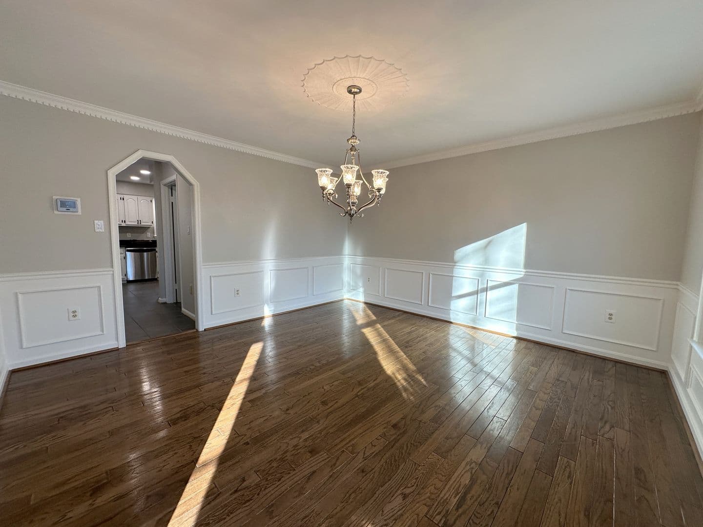 Great Falls House: 11560 Holly Briar Lane