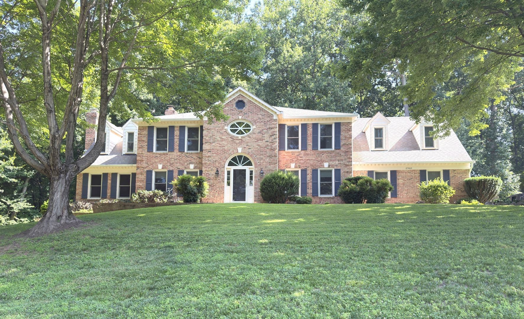 Great Falls House: 11560 Holly Briar Lane