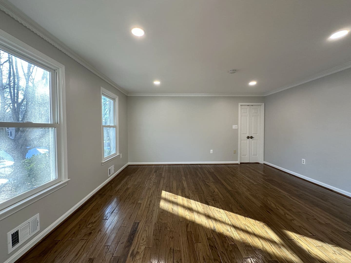 Great Falls House: 11560 Holly Briar Lane