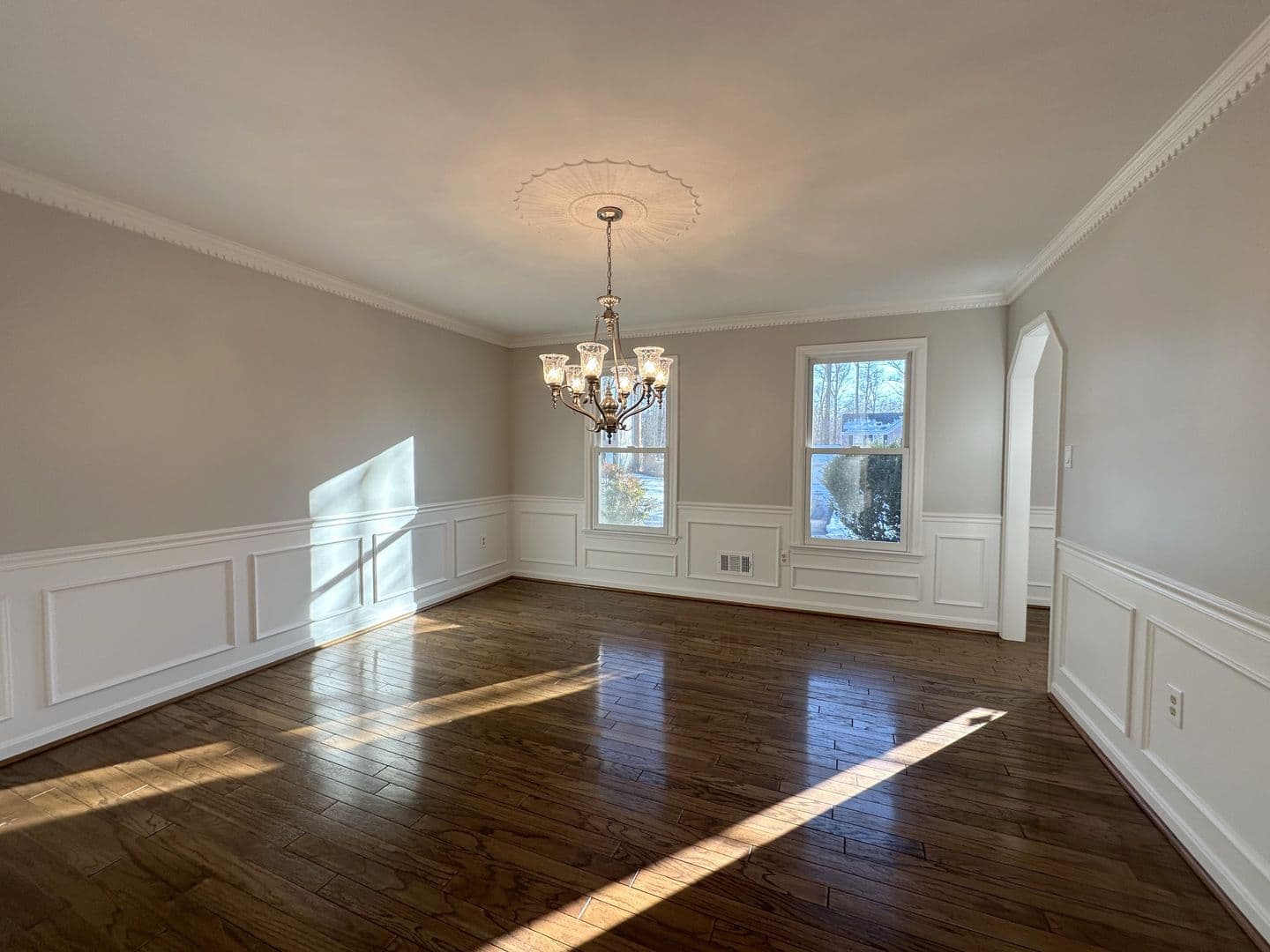 Great Falls House: 11560 Holly Briar Lane