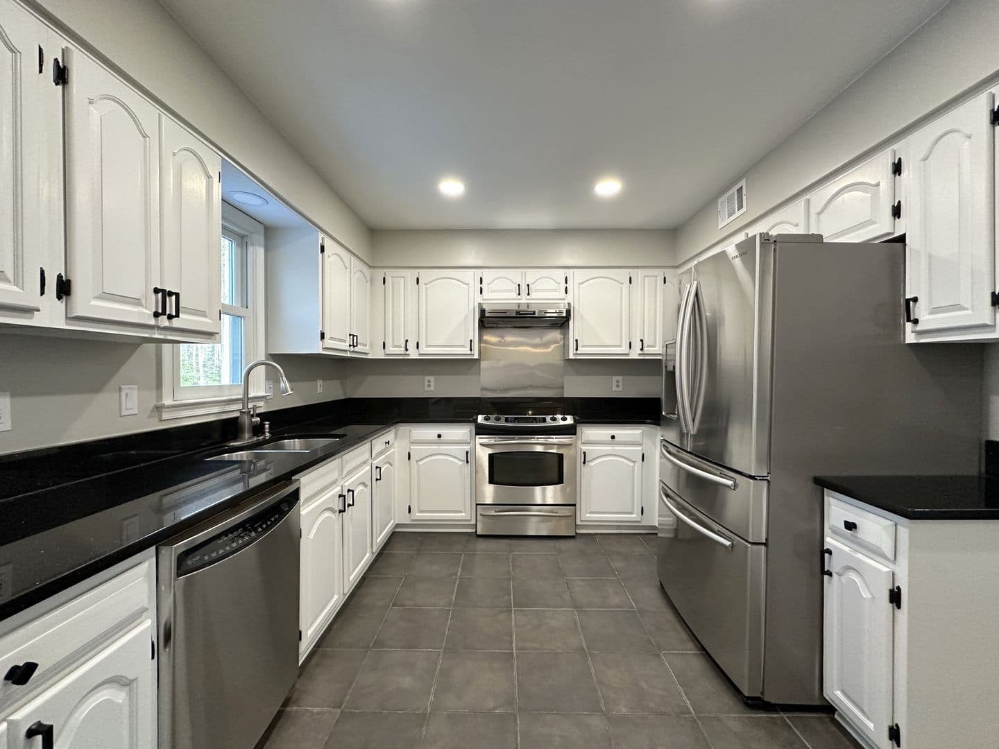 Great Falls House: 11560 Holly Briar Lane