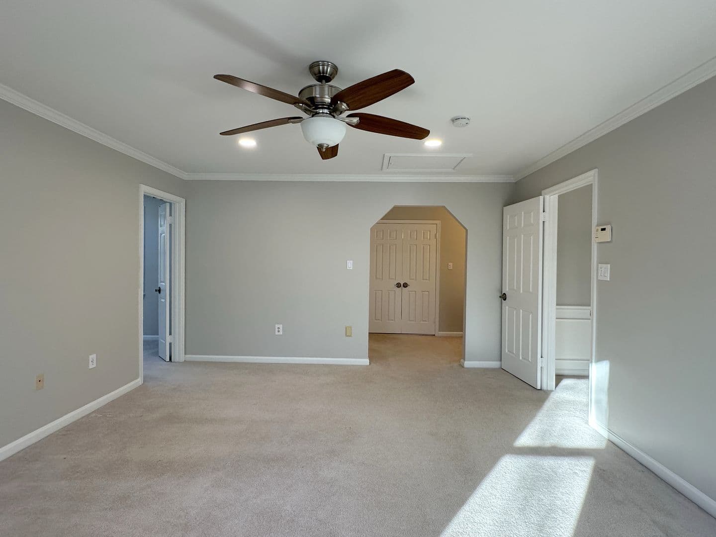 Great Falls House: 11560 Holly Briar Lane