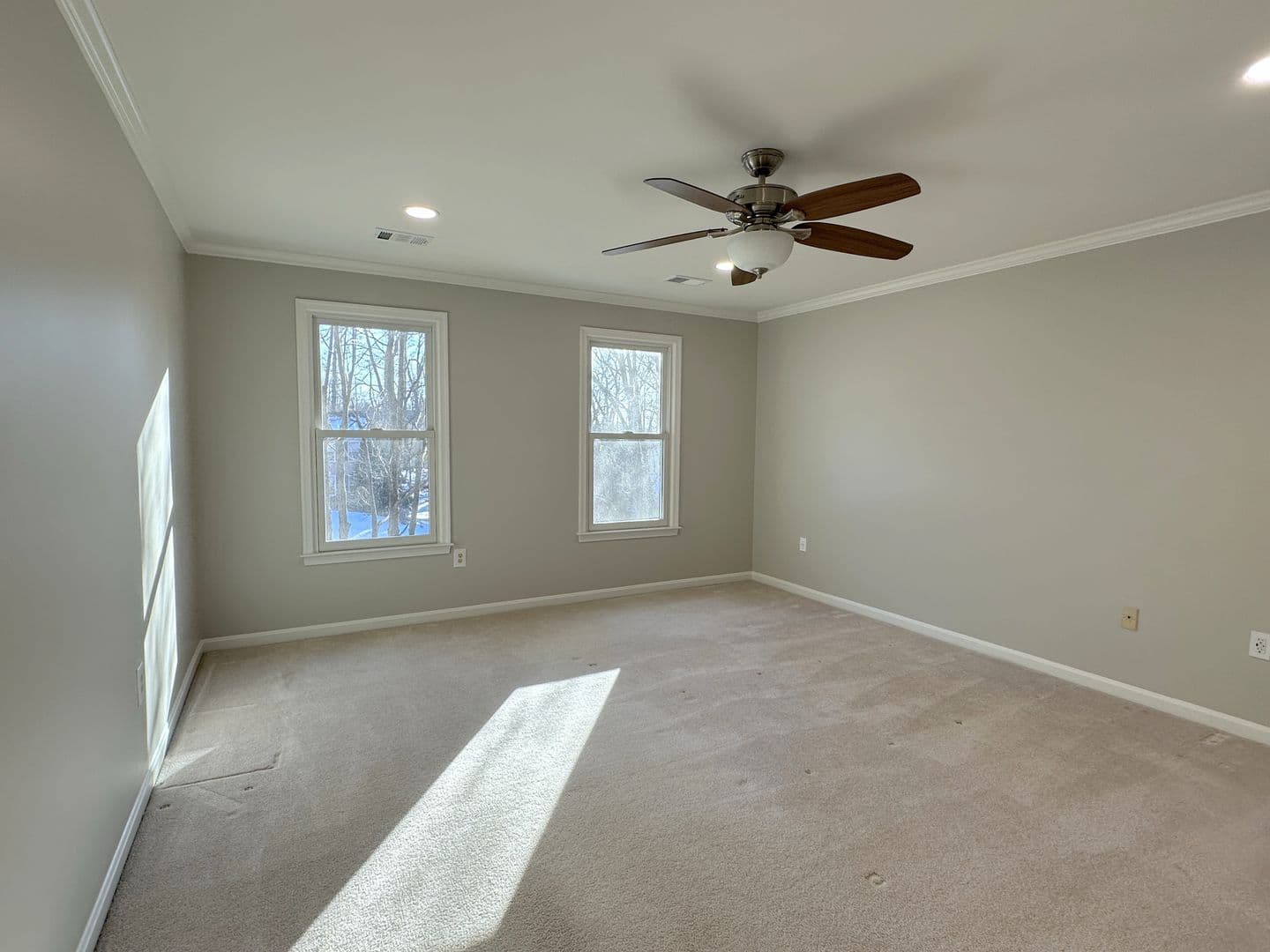 Great Falls House: 11560 Holly Briar Lane