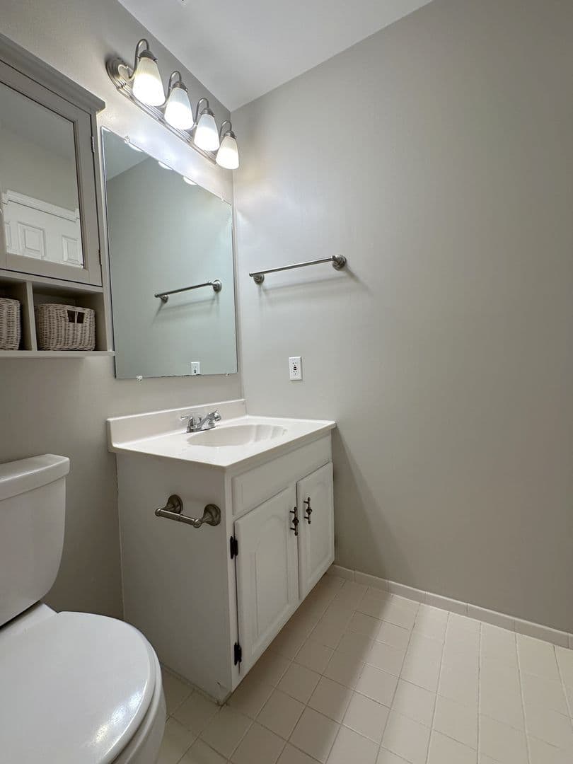Great Falls House: 11560 Holly Briar Lane