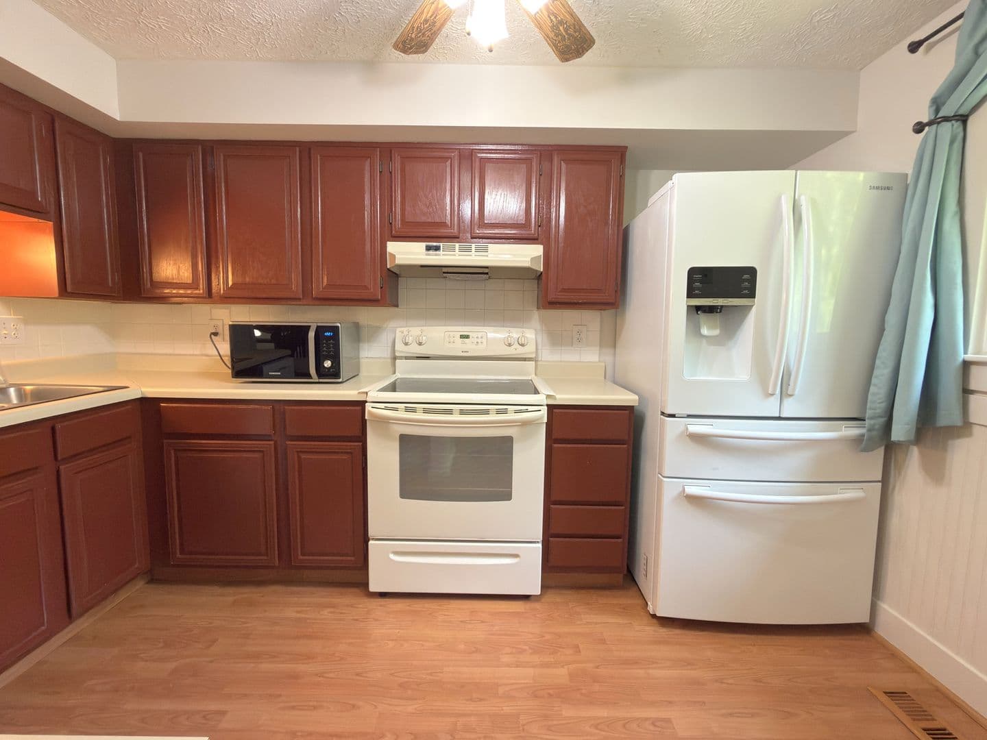 Fairfax Townhome: 5519 Inverness Woods Ct