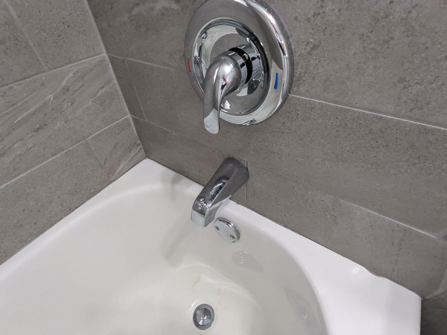 Joliet Apartment: 600 Kungs Way