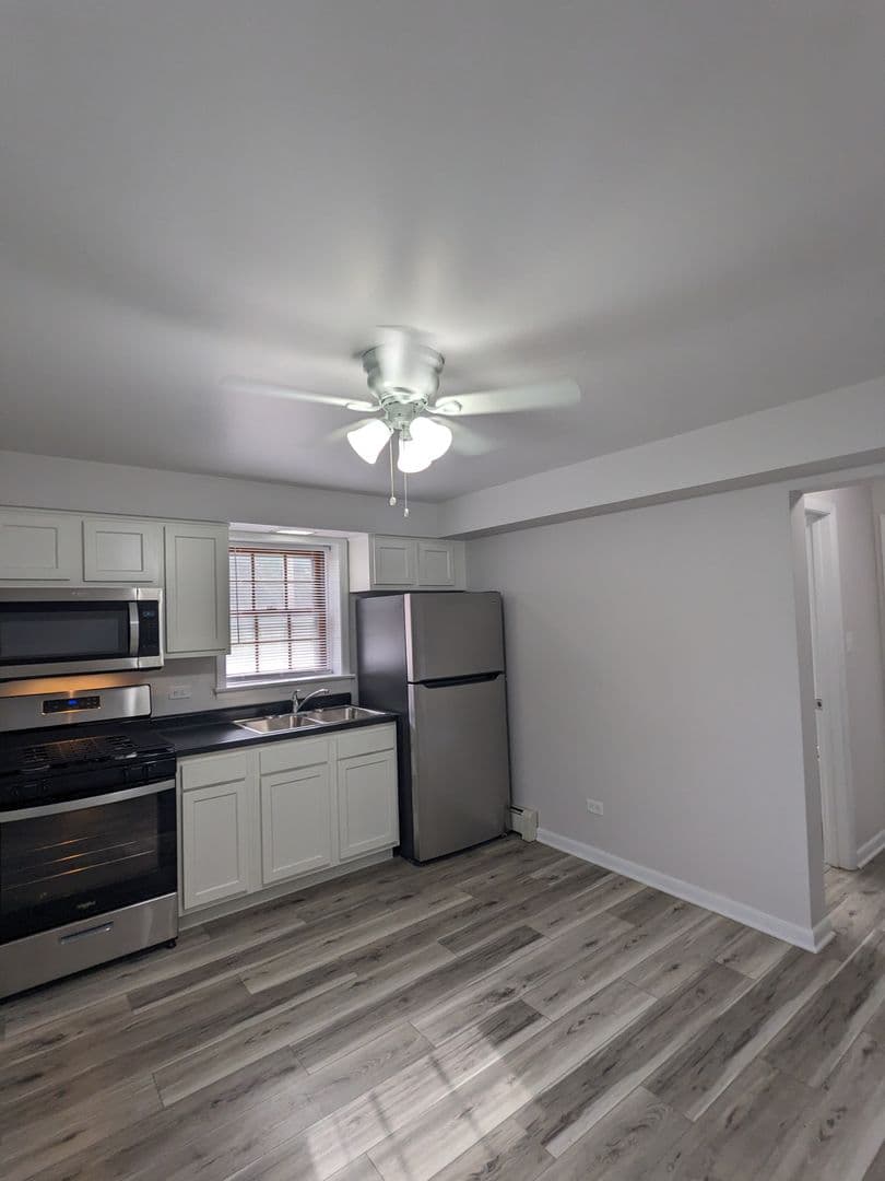 Joliet Apartment: 600 Kungs Way