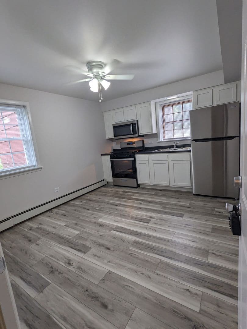 Joliet Apartment: 600 Kungs Way