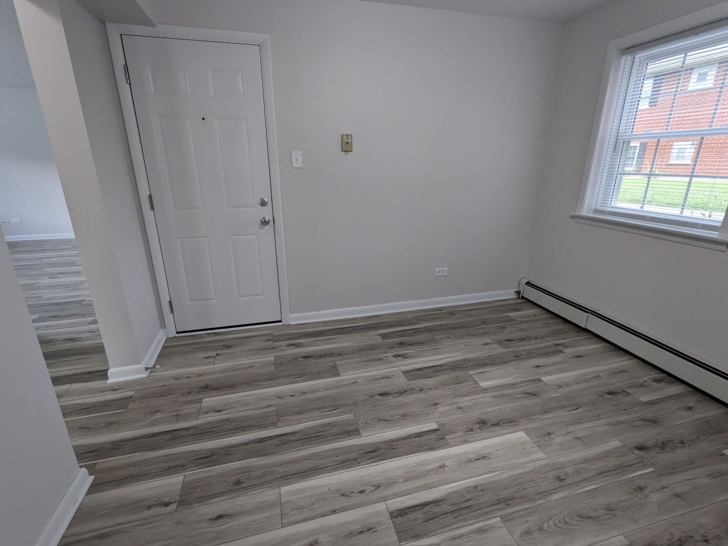 Joliet Apartment: 600 Kungs Way