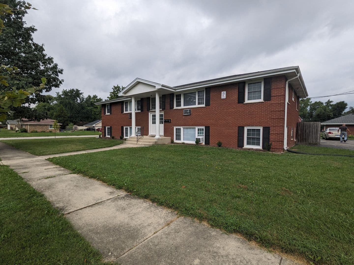 Joliet Apartment: 600 Kungs Way