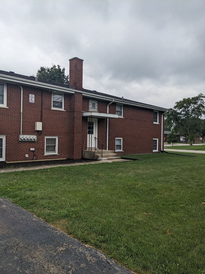 Joliet Apartment: 600 Kungs Way