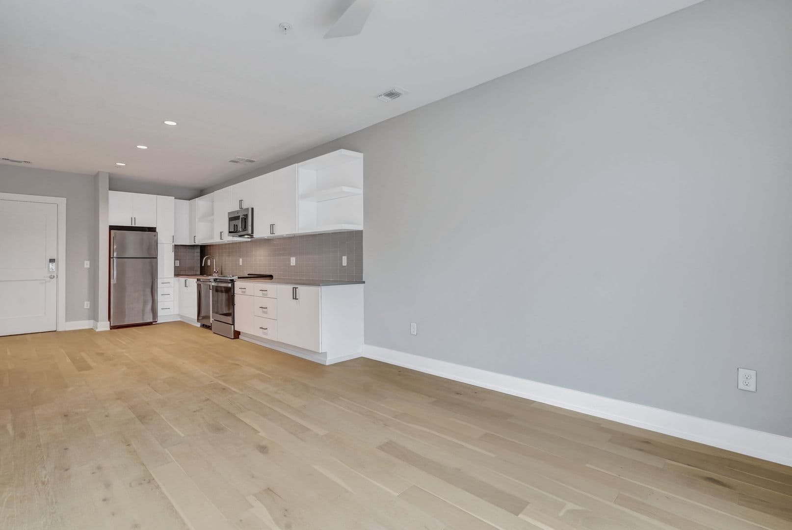 Savannah Apartment: 601 East 39th St