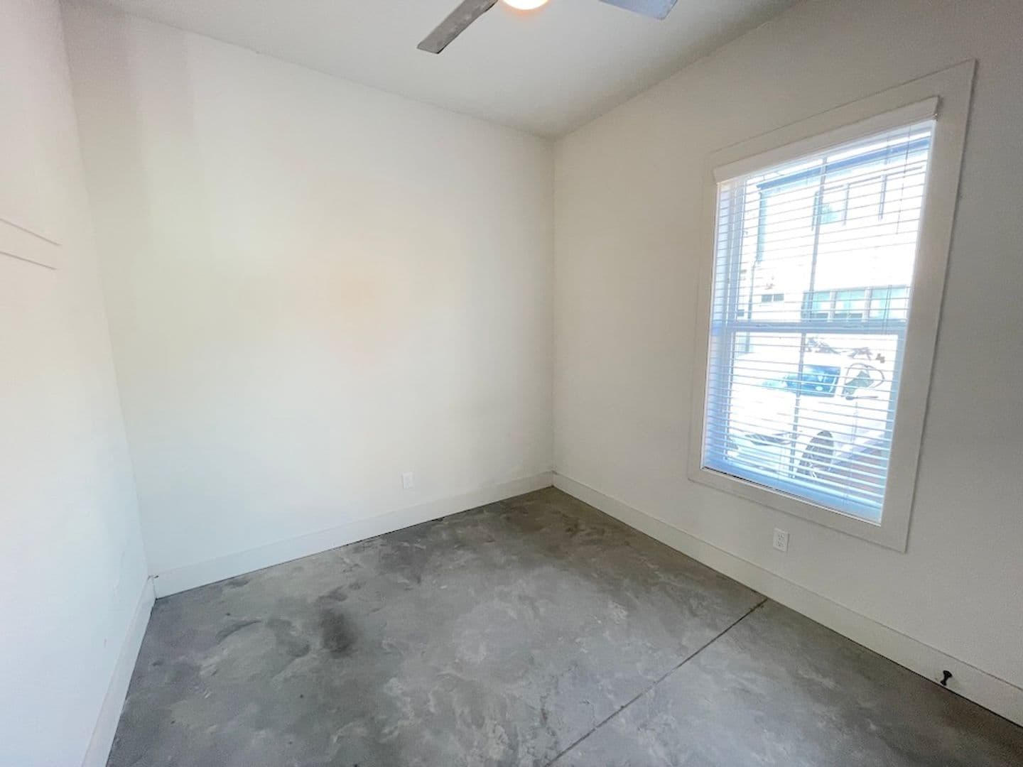 Savannah Apartment: 609 E. Duffy Lane