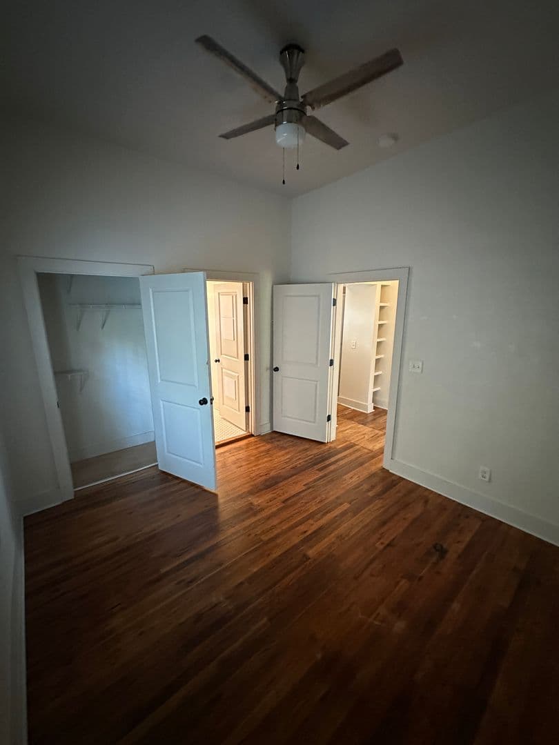 Savannah House: 614 E. Henry Street