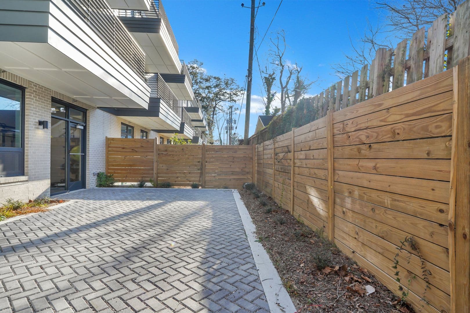 Savannah Apartment: 601 East 39th St