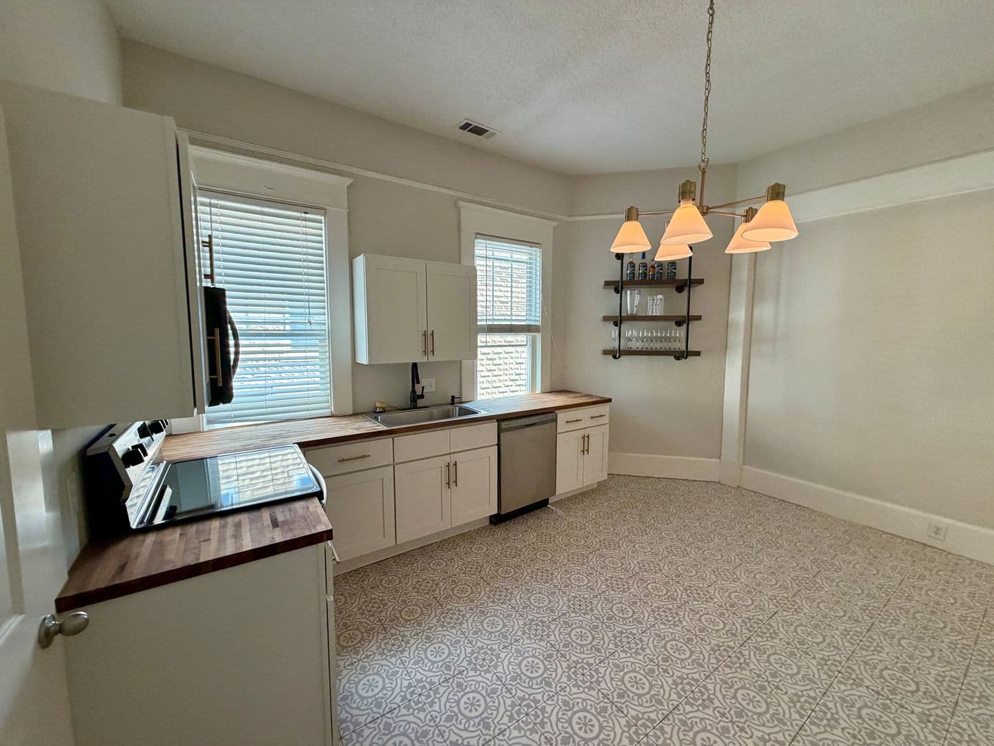 Savannah Apartment: 1016 E Anderson St