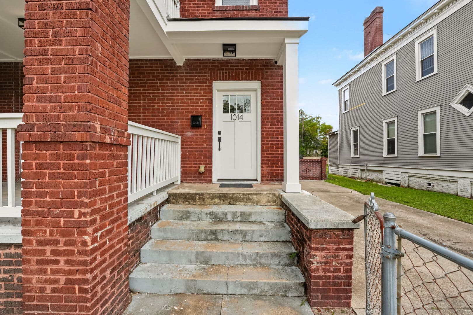 Savannah Apartment: 1012-1014 E Anderson St