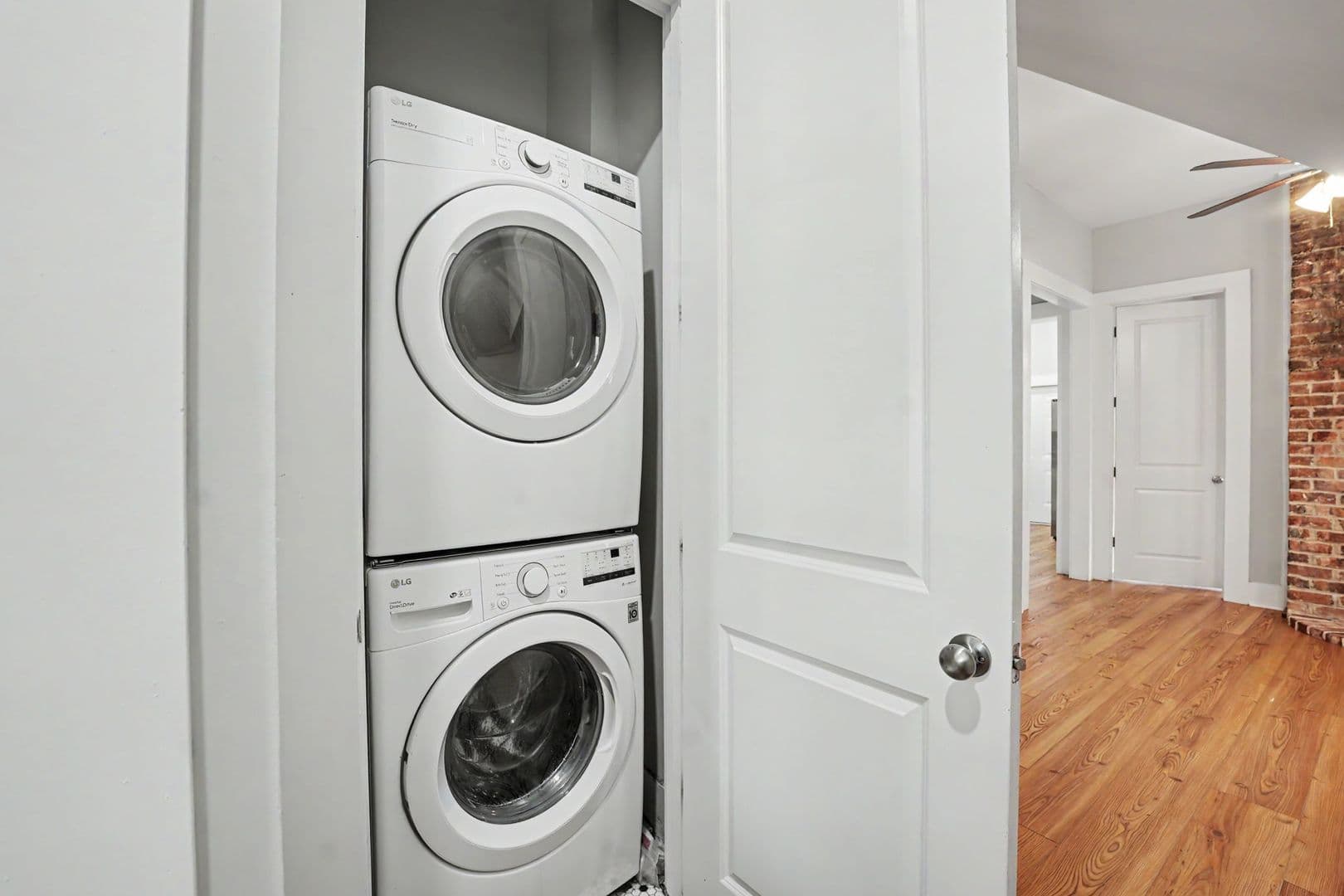 Savannah Apartment: 311 W 39th St
