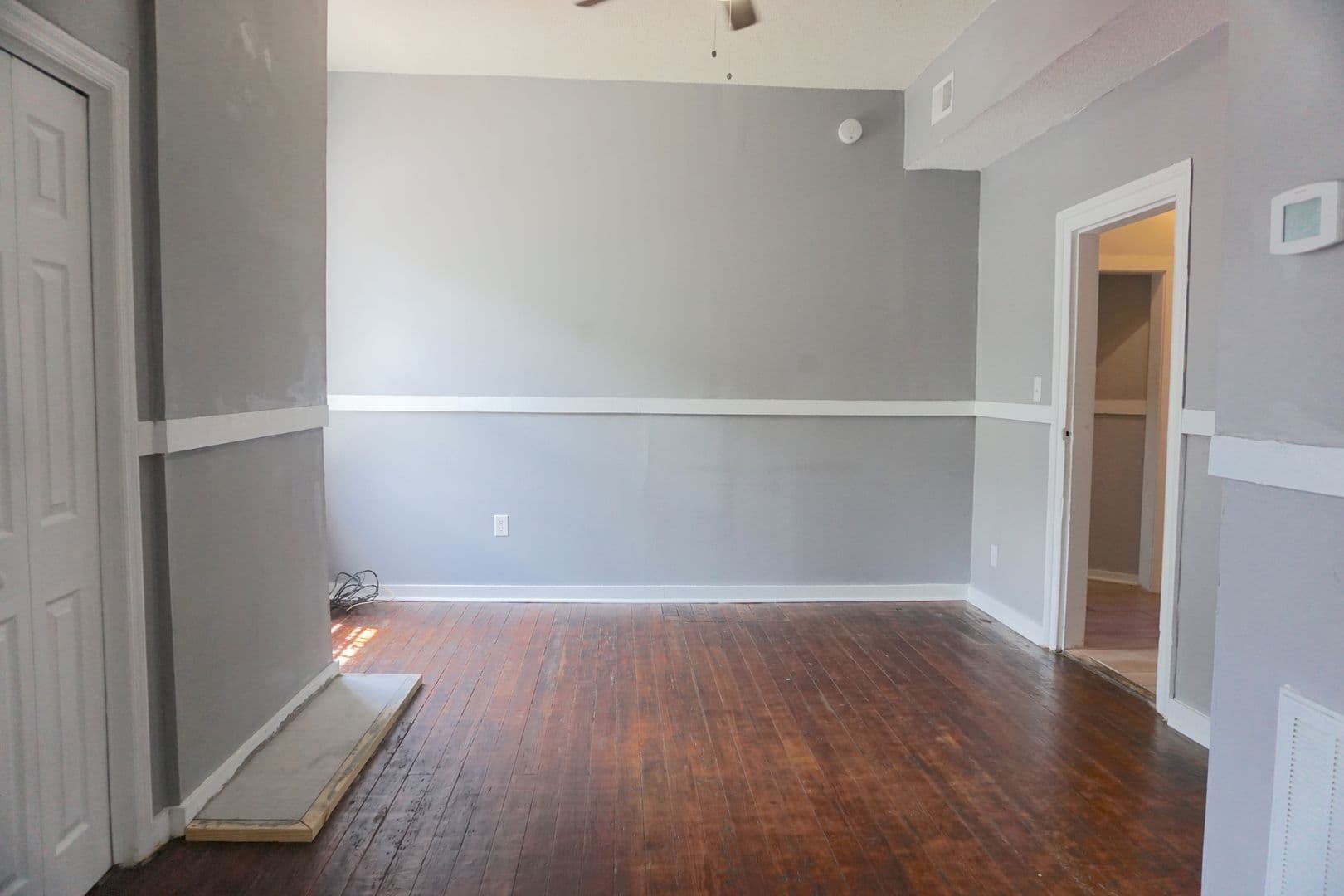Savannah House: 301 W Waldburg St