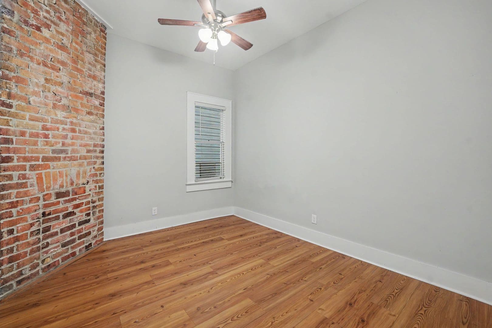 Savannah Apartment: 311 W 39th St