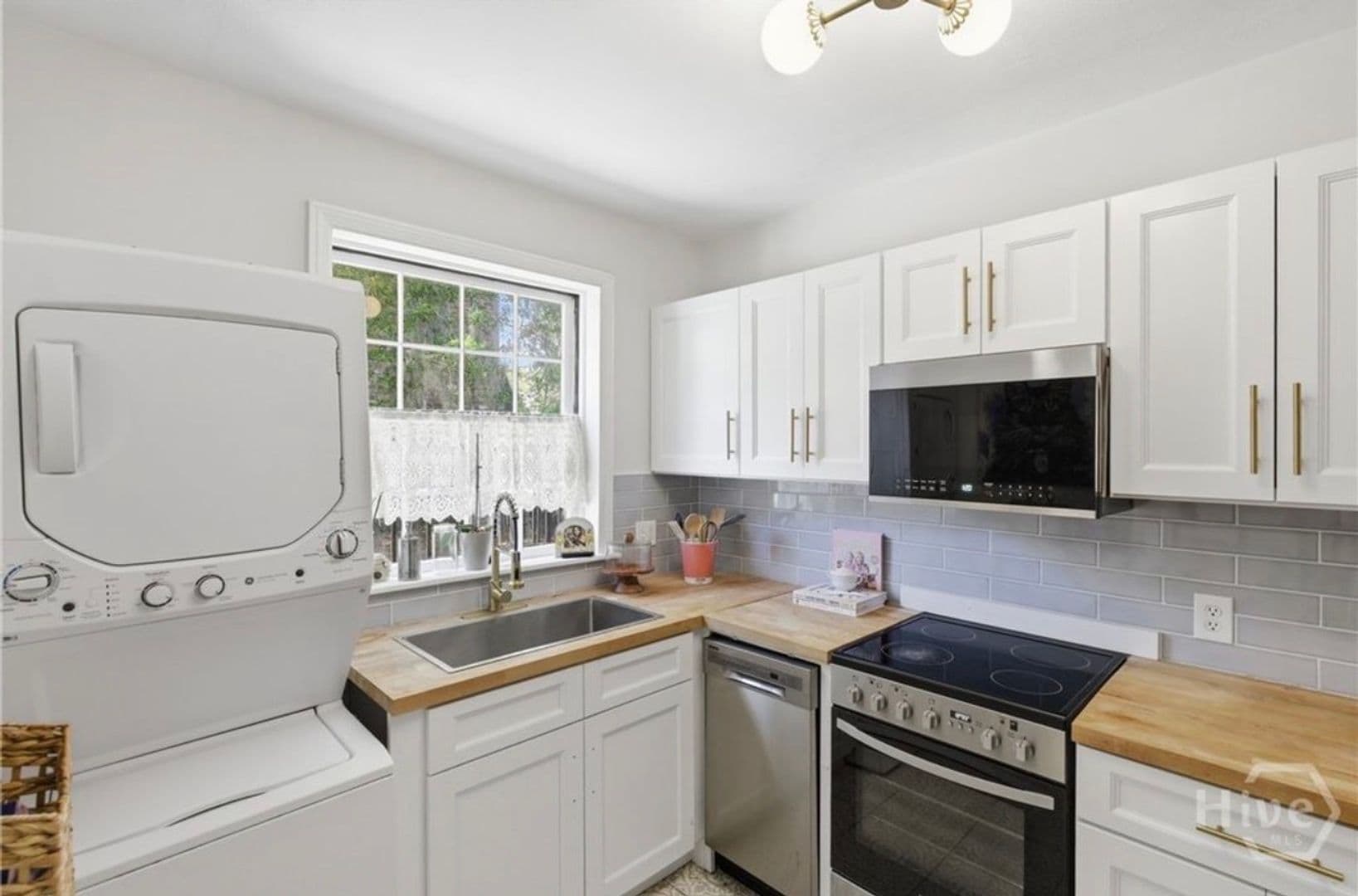 Savannah Apartment: 3411 Bull St