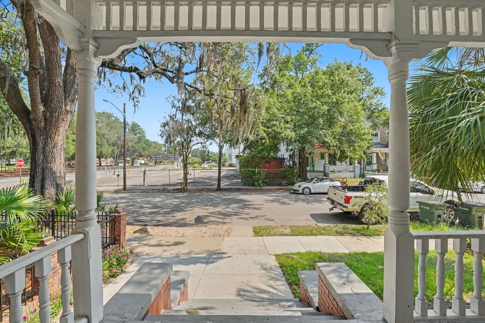 Savannah Apartment: 311 W 39th St