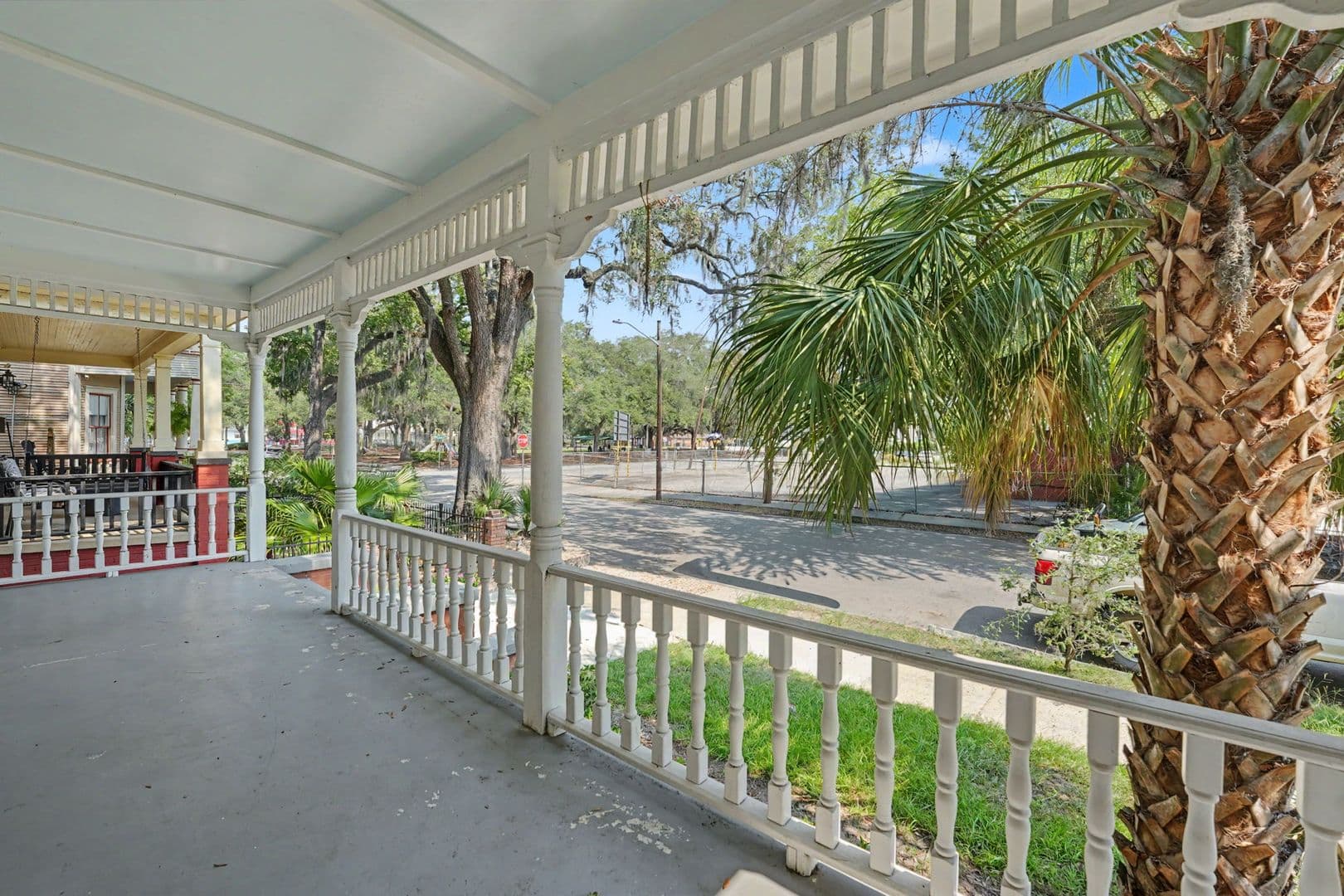 Savannah Apartment: 311 W 39th St