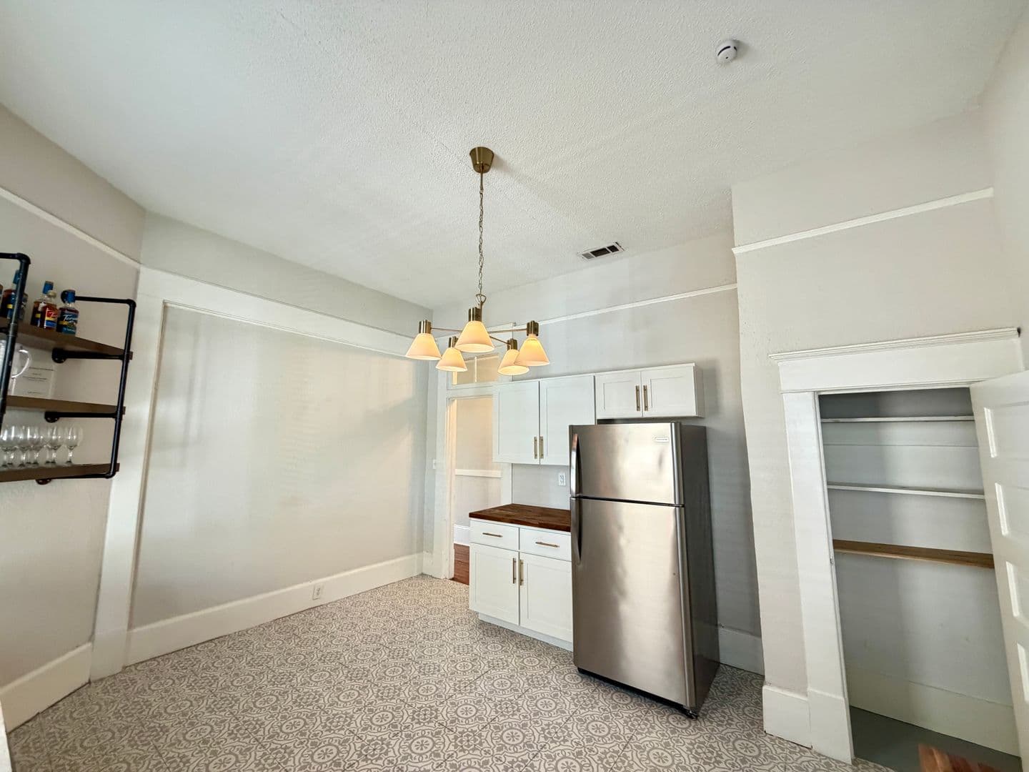 Savannah Apartment: 1016 E Anderson St