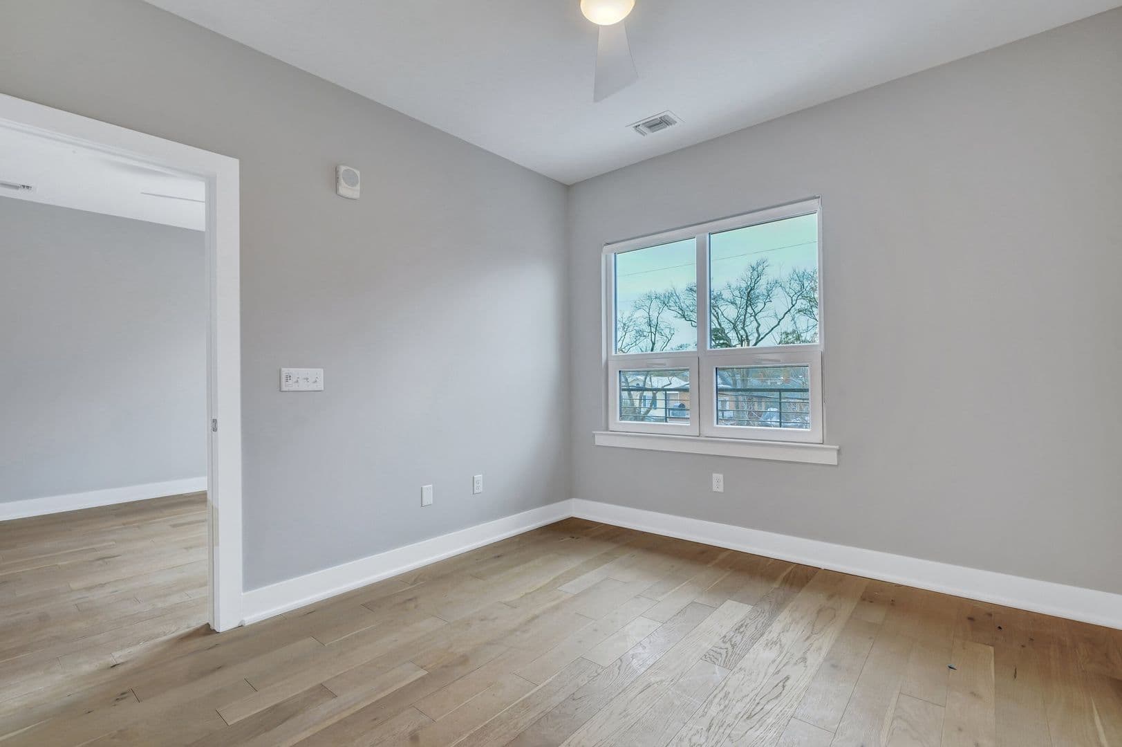 Savannah Apartment: 601 East 39th St