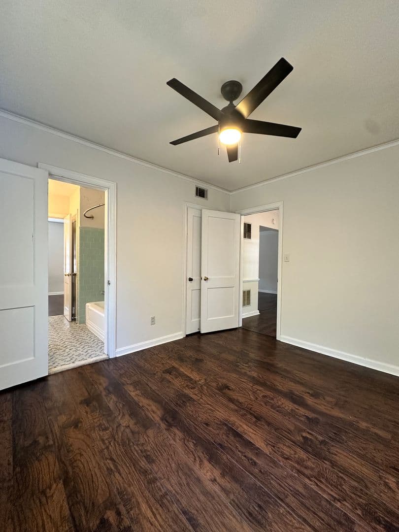 Savannah Apartment: 3411 Bull St