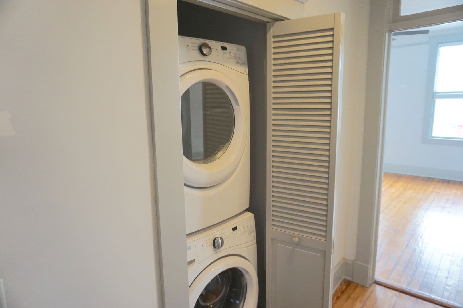 Savannah Apartment: 2411 Habersham St