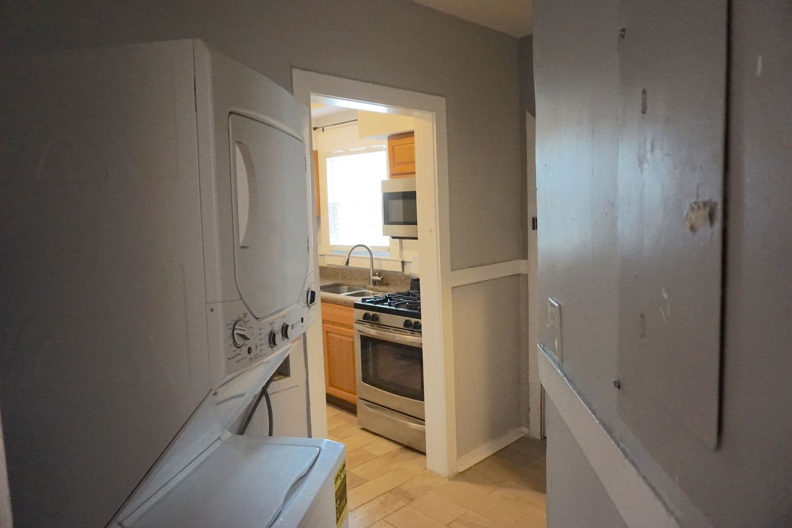 Savannah House: 301 W Waldburg St
