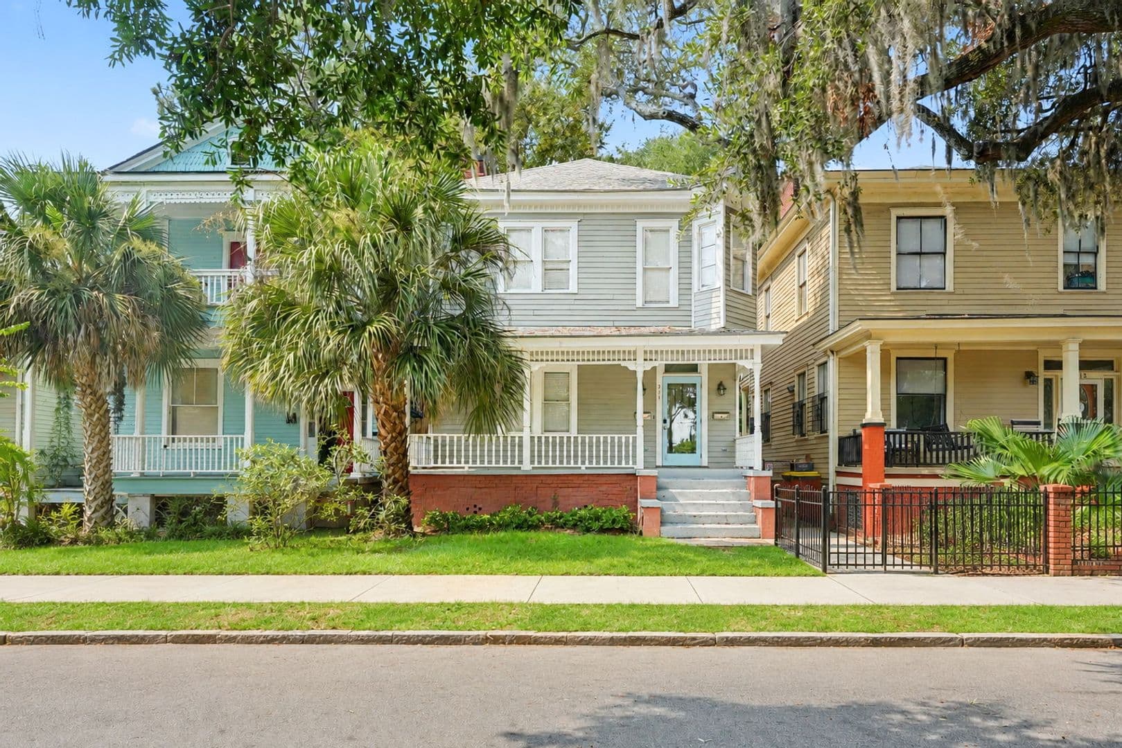 Savannah Apartment: 311 W 39th St